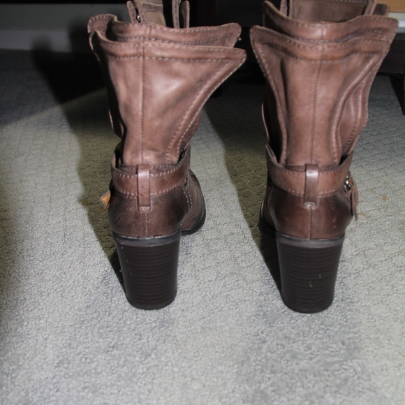boots - Picture 2 of 3